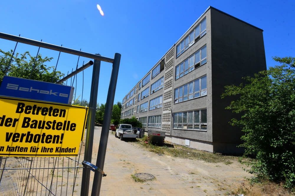 In diesem zu DDR-Zeiten entstandenen Schulgebäude in Weißenfels soll das neue Wohnheim entstehen.