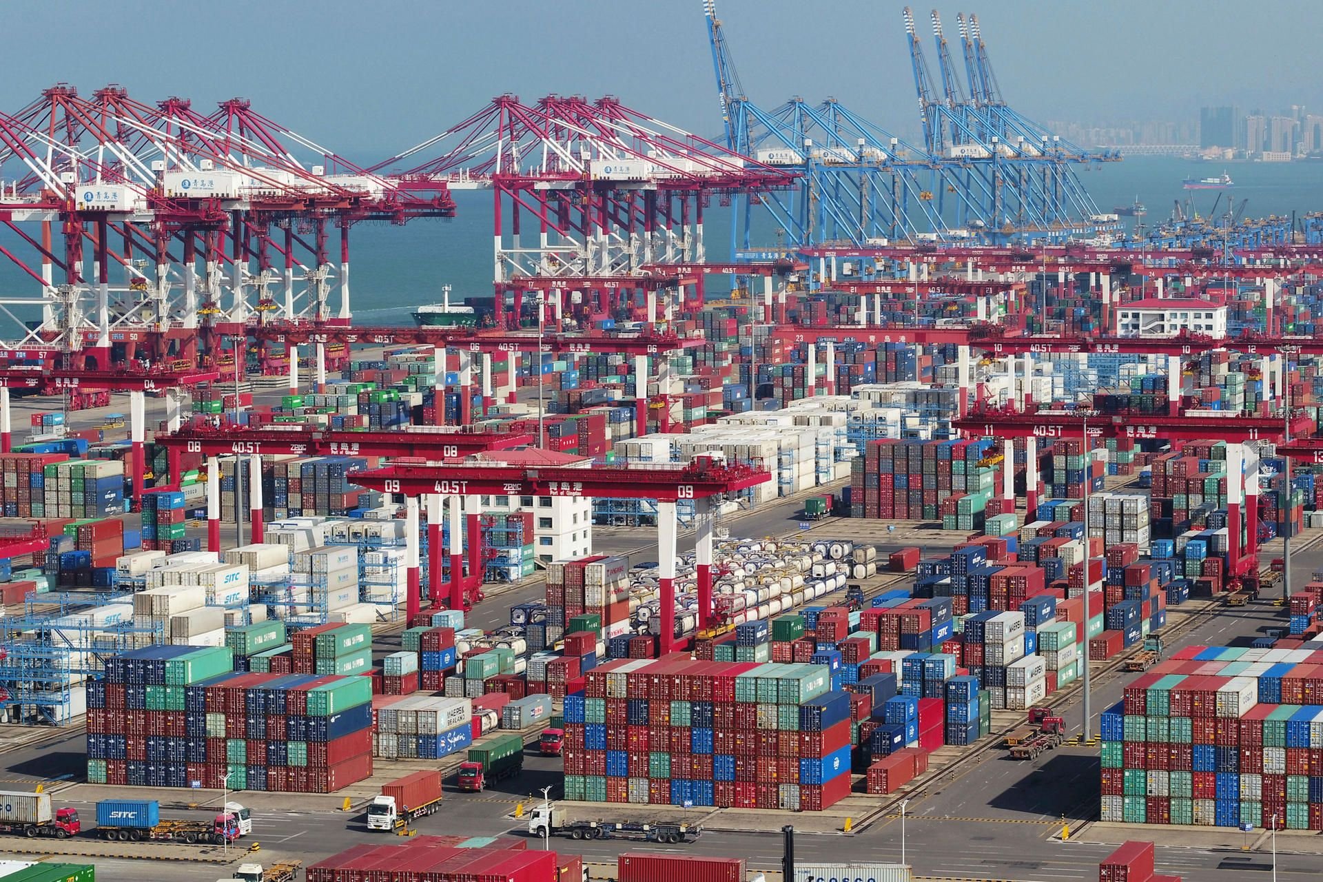Hafen von Quingdao, China.