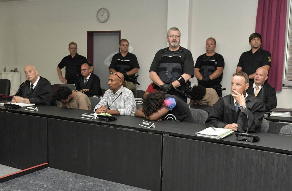 Vor der Urteilsverkündung im Dessauer Landgericht: Der Prozess hatte im März begonnen.