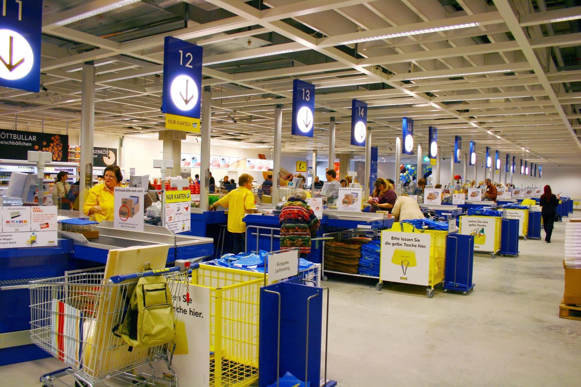 Kassen bei Ikea