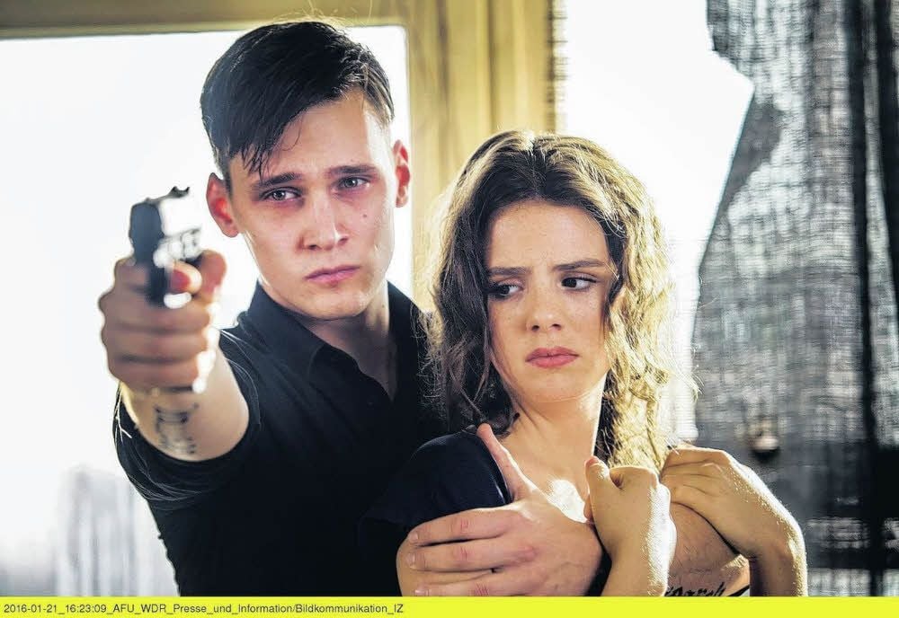 Rick Okon und Ruby O. Fee (rechts) im Kölner Tatort