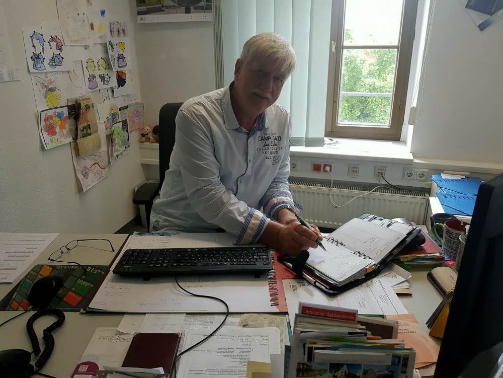 Uwe Rühlemann hilft jungen Familien in schwierigen Situationen und sucht gemeinsam mit ihnen nach Lösungen.