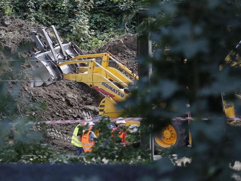Baggern im Wald: Die Suche nach dem angeblichen Goldzug der Nazis beginnt. Foto: Maciej Kulczynski