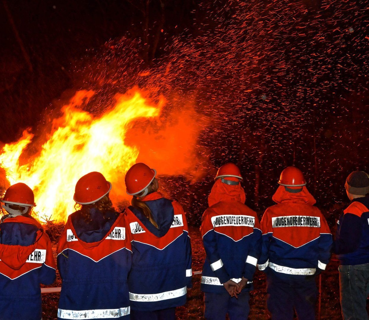 Das traditionelles Weihnachtsbaumverbrennen