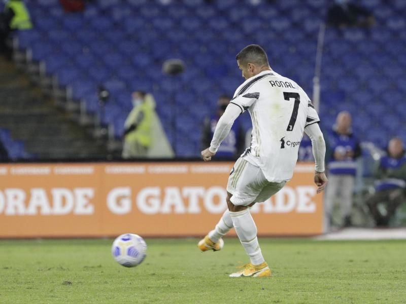 Mit seinen beiden Toren verhinderte Cristiano Ronaldo die Niederlage. Foto: Gregorio Borgia/AP/dpa