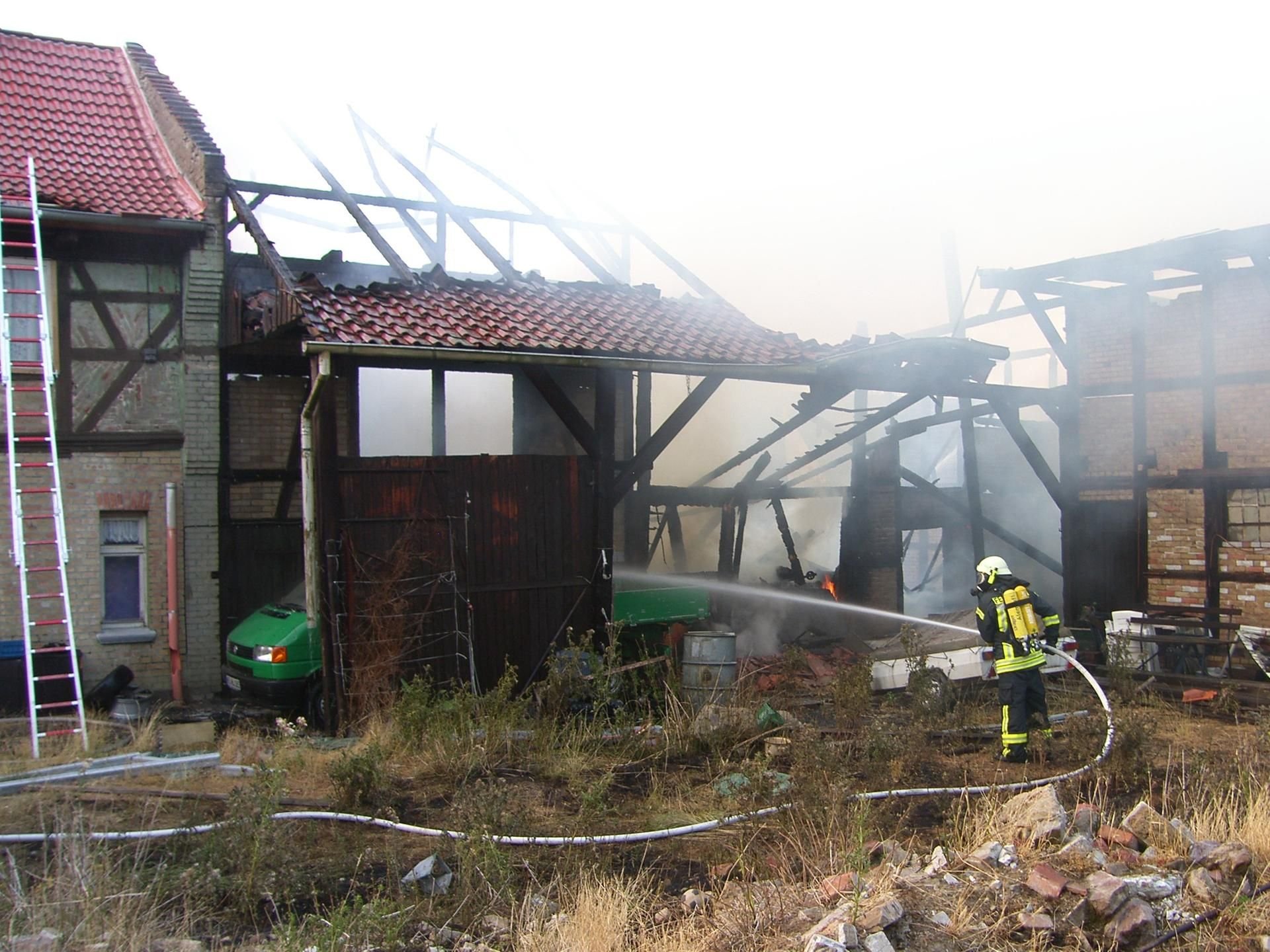 Die Scheune in Veckenstedt wurde durch die Flammen völlig zerstört.