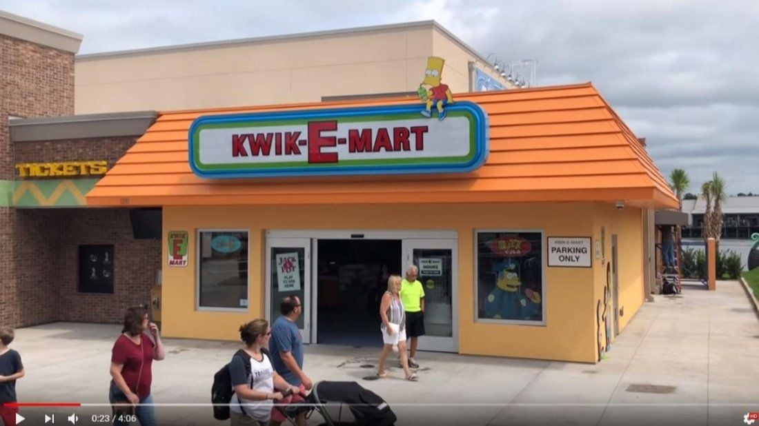 Vor allem von außen ist der Kwik-E-Mart nahe am Original.