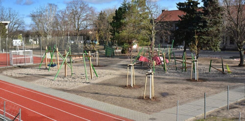 Die Anrainer fühlen sich vom Spielplatzlärm gestört. Es wird darüber diskutiert, einen Wall zu errichten.