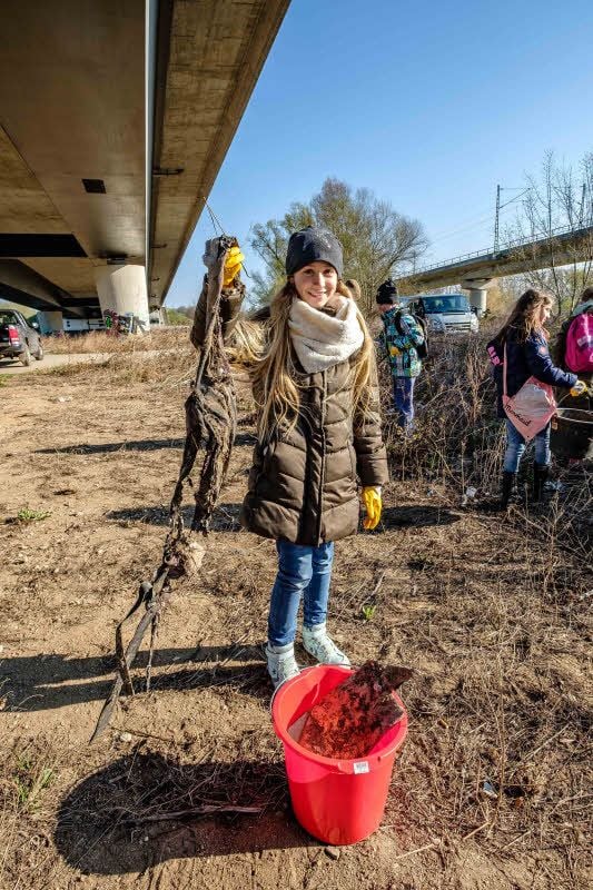 Kuriose Fundstücke: Nell fand alte Kleidung.