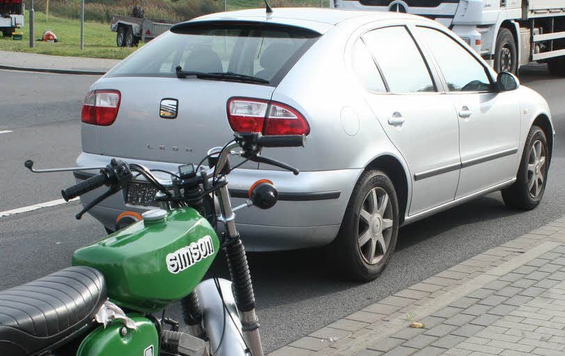 Der Jugendliche mit dem Simson-Moped fuhr auf den Seat auf.