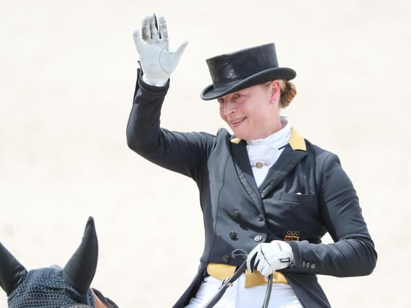 Isabell Werth freut sich über ihren Sieg auf Emilio. Foto: Friso Gentsch