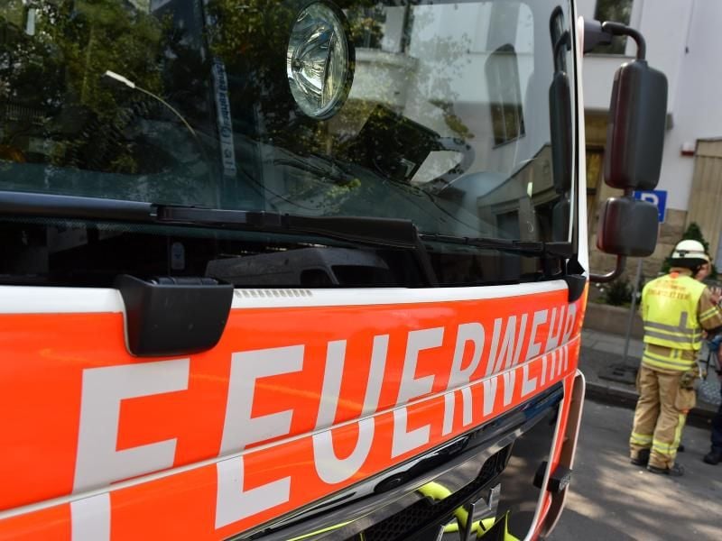 Die Feuerwehr musste wegen einer ausgelaufenen Chemikalie ausrücken. Foto: Jens Kalaene/Archiv