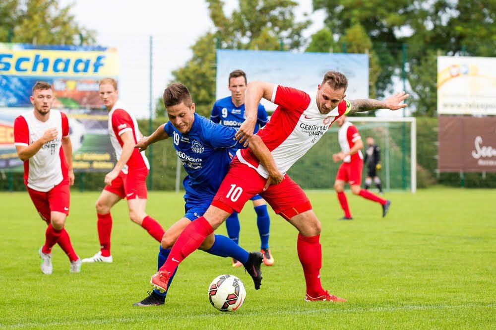 Für Johannes Becher (r.) und Rot-Weiß Thalheim gibt es ein Wiedersehen mit der SG Reppichau.