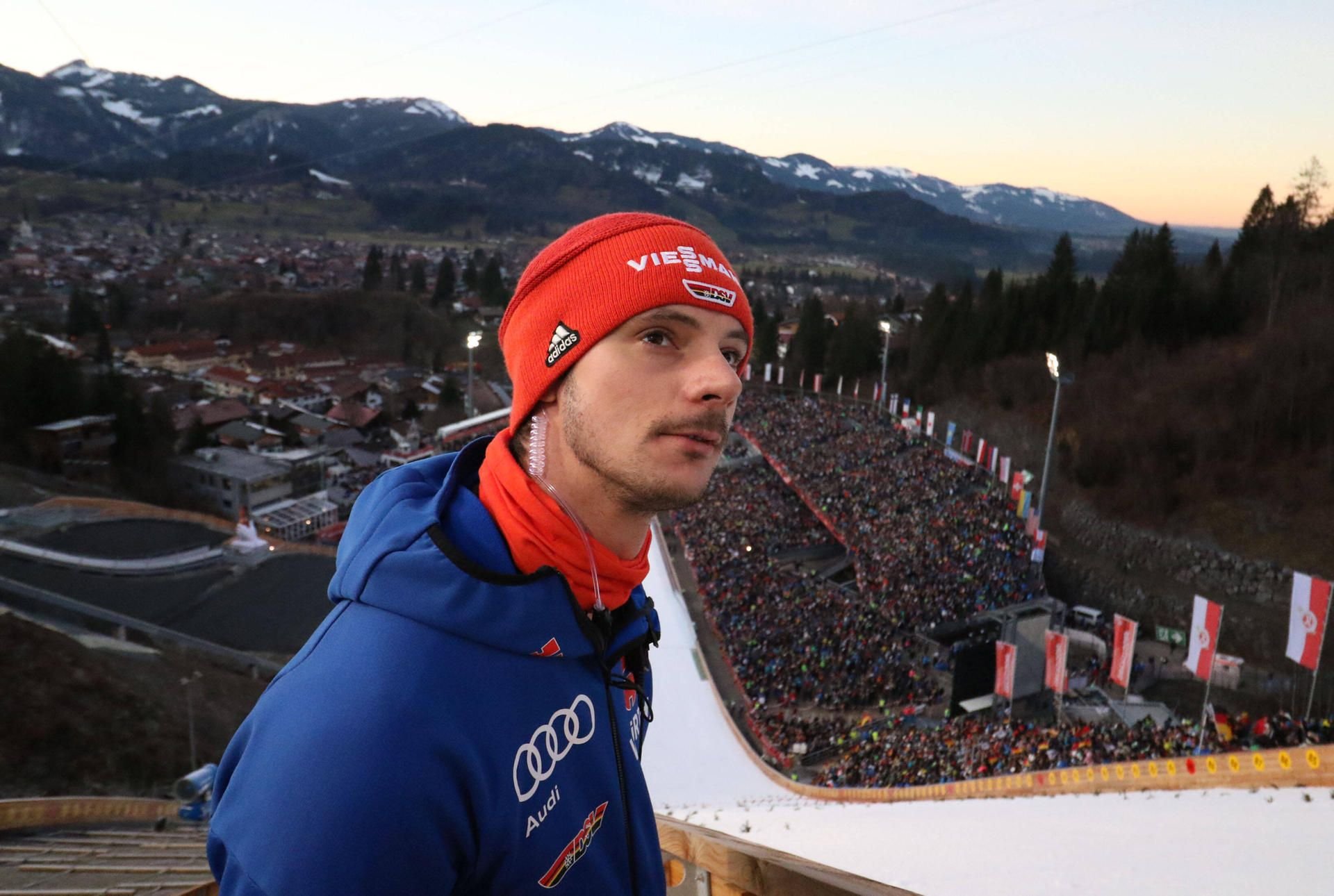 Der ehemalige Skispringer Andreas Wank schaut als Co-Trainer von Stefan Horngacher genau hin bei der Vierschanzentournee in Oberstdorf.