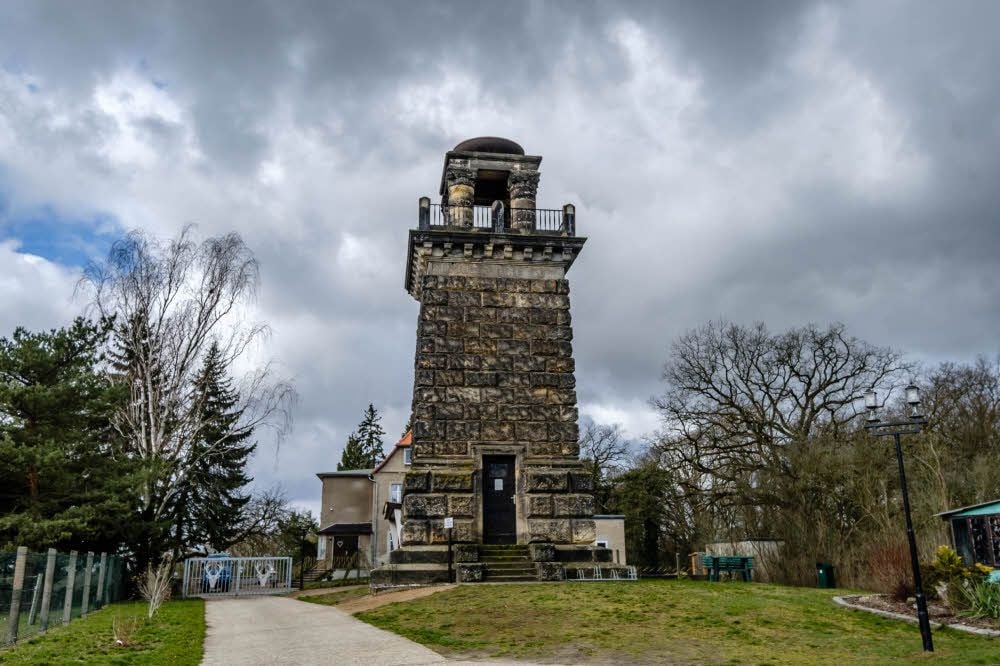 Von April bis Oktober kann man an Wochenenden und Feiertagen wieder den Bismarckturm auf dem Hubertusberg besteigen.