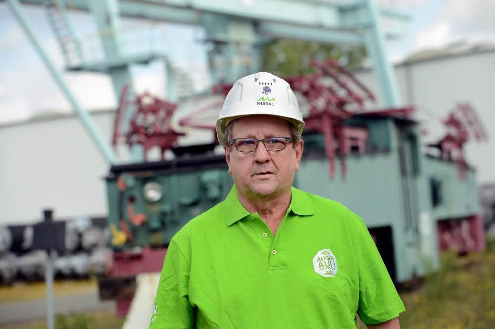 Joachim Fischer arbeitet seit 1978 im Tagebau Profen und leitet heute die Werkbahnen.