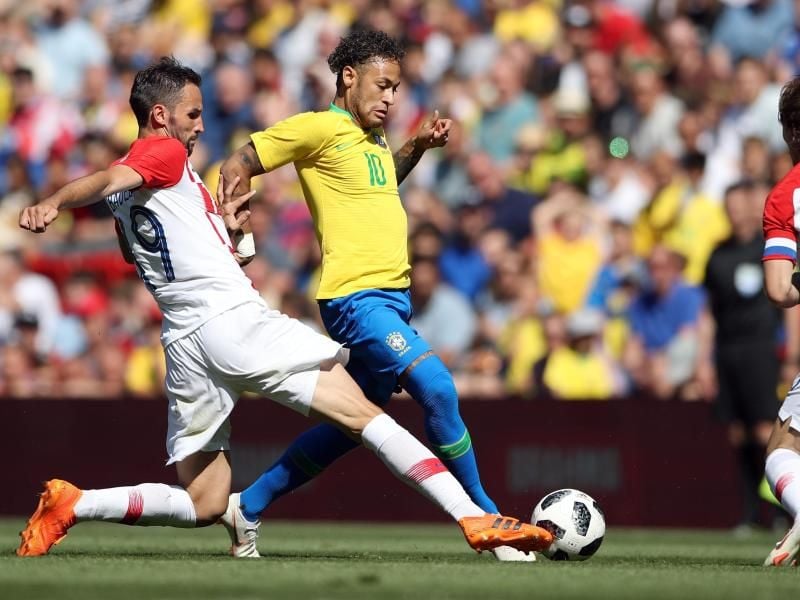Nach monatelangem verletzungsbedingtem Ausfall kehrt Neymar (M) gegen Kroatien zurück auf den Platz. Foto: Nick Potts/Press Association
