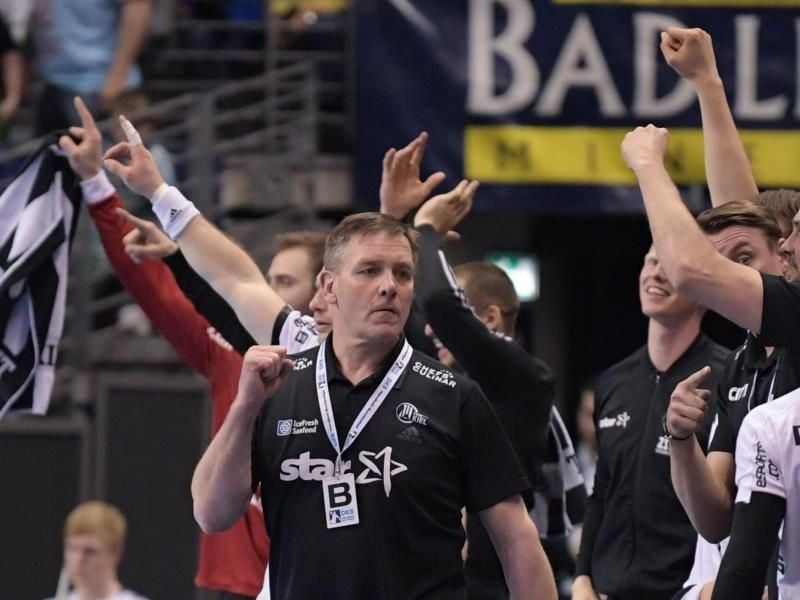 Der THW Kiel mit Trainer Alfred Gislason ist Gastgeber des EHF-Pokal-Finales. Foto: Jörg Carstensen