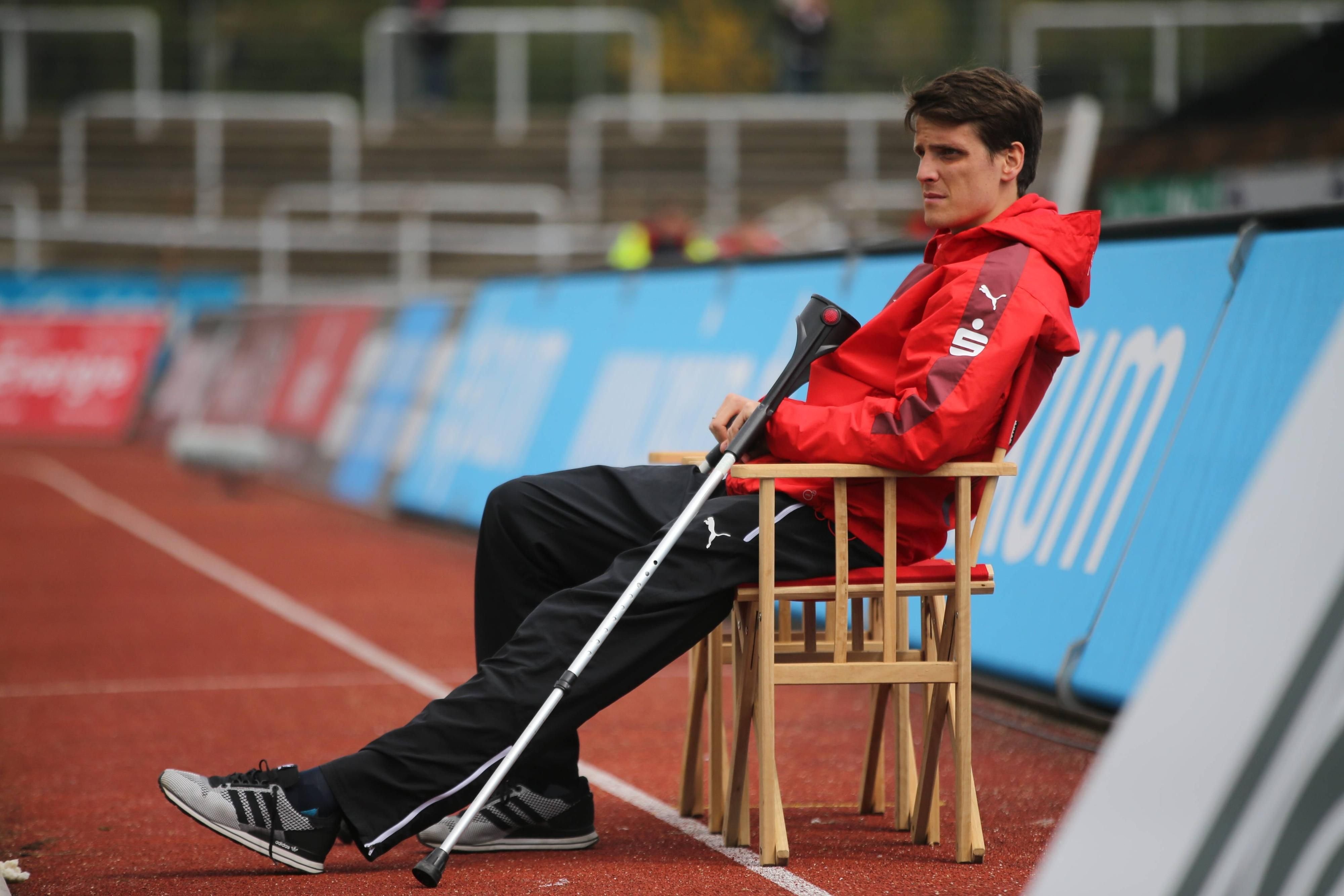 Der verletzte Jonas Acquistapace hält sich bei seinem Ex-Verein fit.