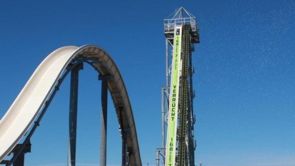 Mit 51 Metern ist die Wasserrutsche mit dem deutschen Namen "Verrückt" in Kansas City die höchste Wasserrutsche der Welt. In amerikanischen Verhältnissen: Höher als die Freiheitsstatue.