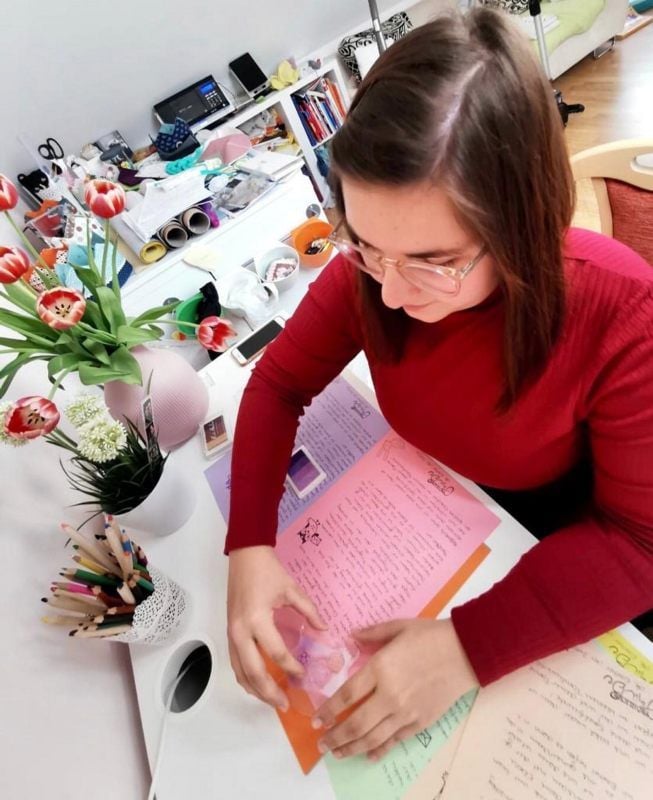Auch Erzieherin Claudia Höniger fertigte persönliche Briefe an die Kinder, die derzeit nicht in die Kita können.