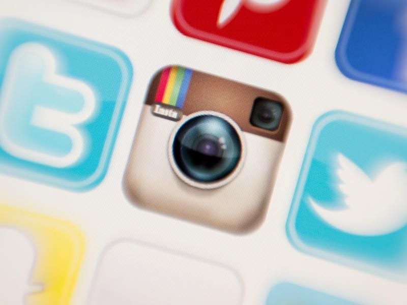 Passt nach Druck von Verbraucherschützern ihre Nutzungsbedingungen in Deutschland an: Facebooks Foto-Plattform Instagram. Foto: Tobias Hase