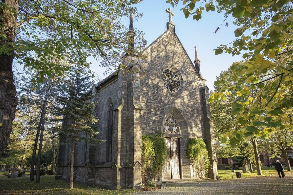 Corona sorgt auch bei Bestattungen auf dem Friedhof II in Bernburg für Einschränkungen für die Trauergäste.
