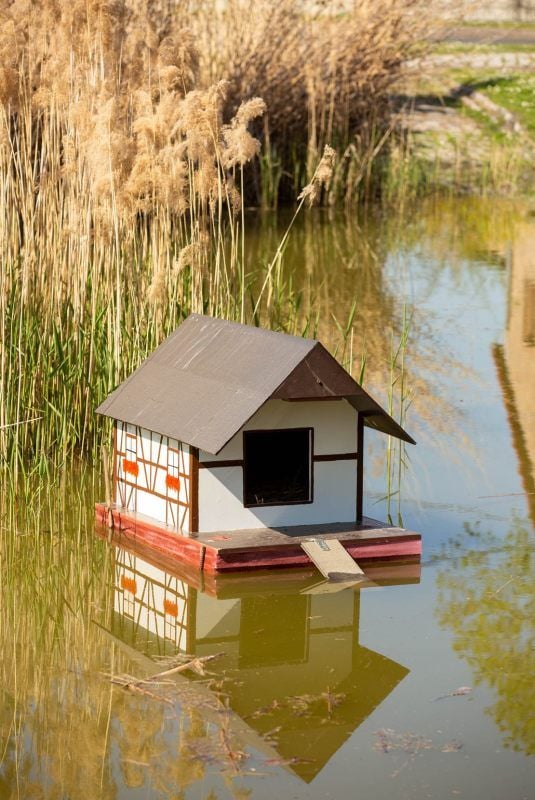 Das Entenhaus auf dem Dorfteich ist ein Eigenbau.
