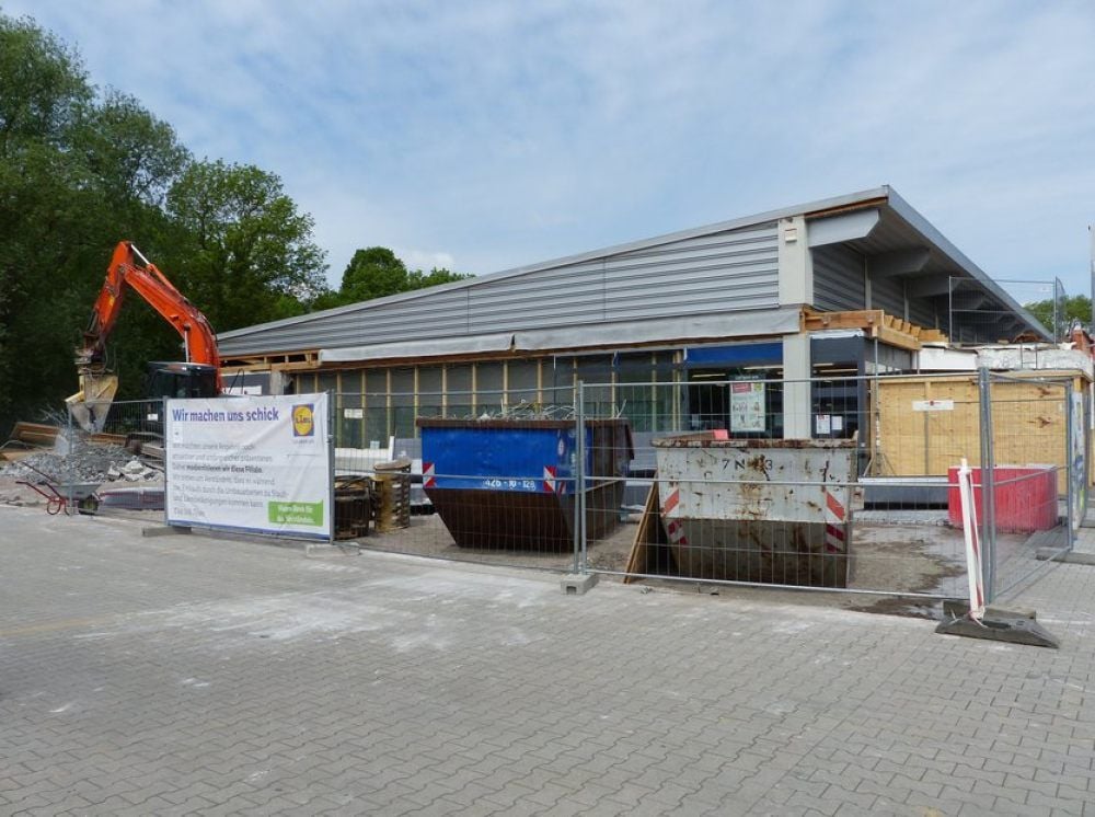 Im laufenden Geschäftsbetrieb wird umgebaut.