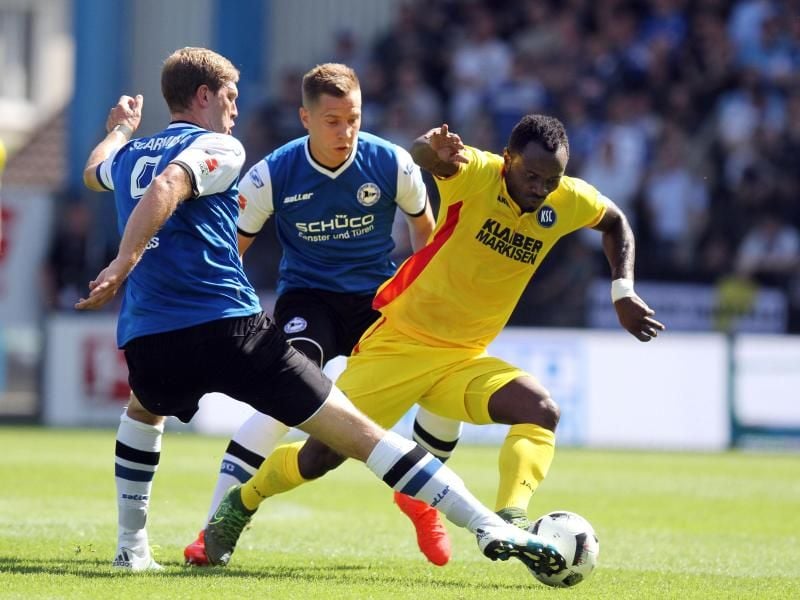 Arminia Bielefeld und der Karlsruher SC trennten sich 0:0. Foto: Oliver Krato