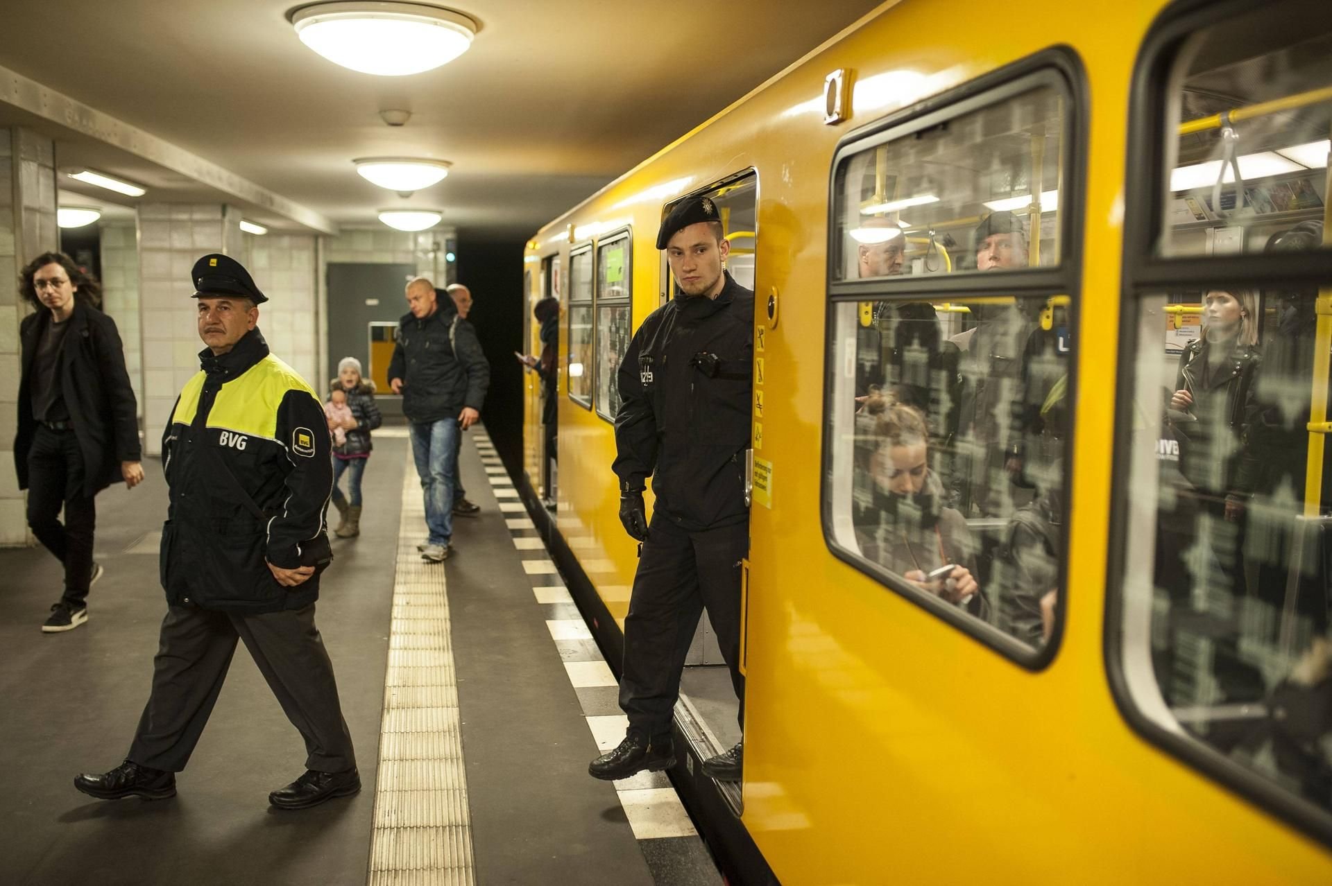 Die Mitarbeiter des Sicherheitsdienstes der BVG sollen eine kugelsichere Sicherheitsweste bekommen.