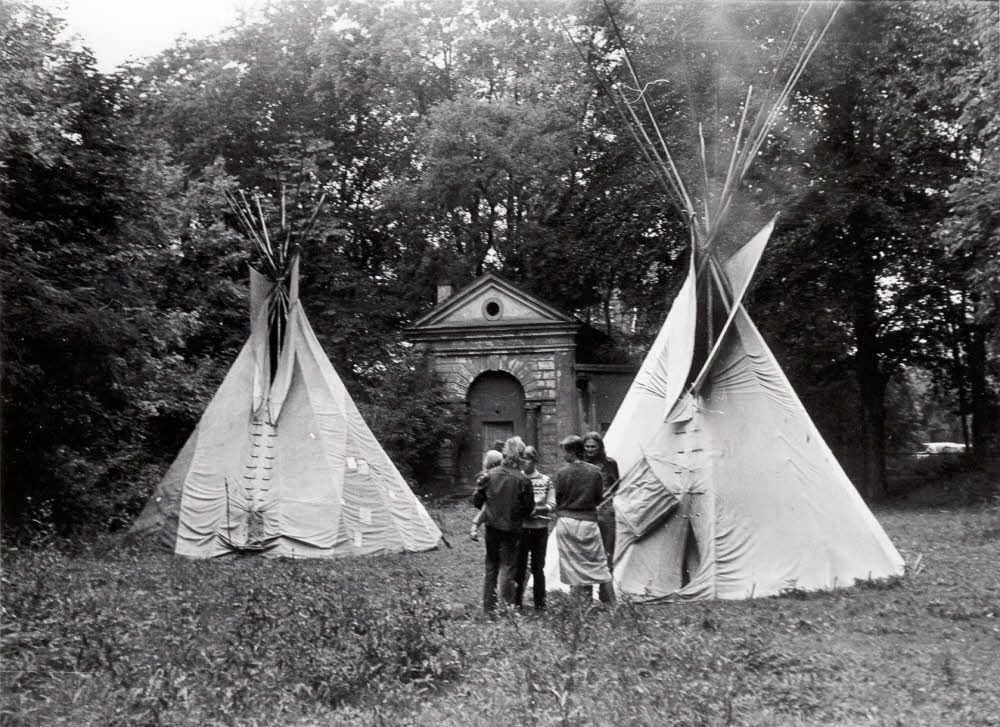 1986: Der Indianerclub gastierte auf der Wiese am Freilichtkino.