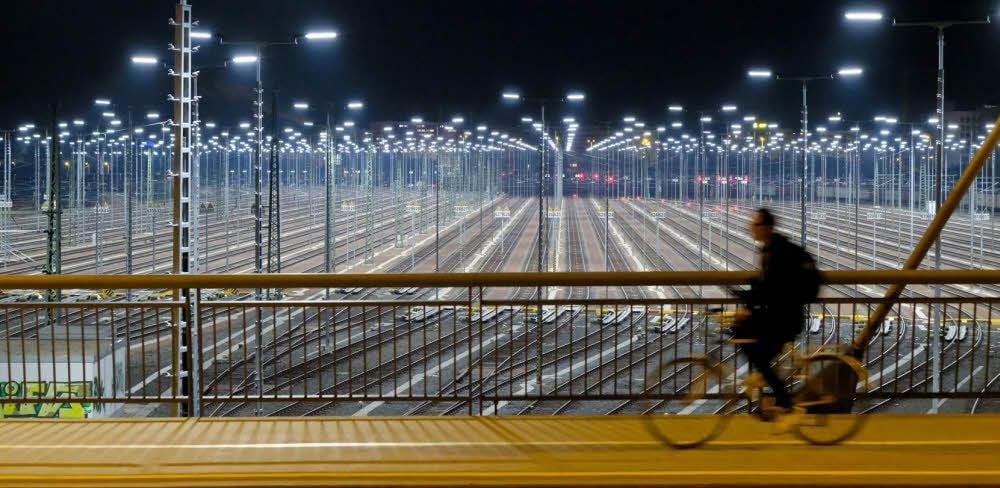 Was für ein Spektakel! Von der Berliner Brücke aus haben Neugierige einen tollen Blick auf die Zugbildungsanlage.