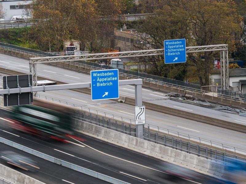 Der Verkehr auf der Schiersteiner Brücke. Foto: Andreas Arnold/Archiv