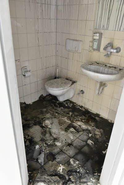 Völlig verwüstet: eine der Toiletten in der Psychiatrie.
