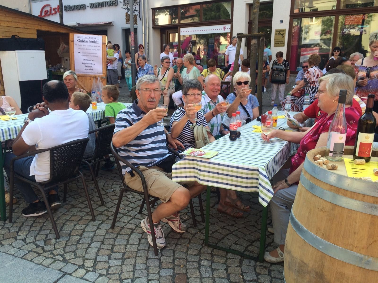 Die Gäste warten auf den Umzug