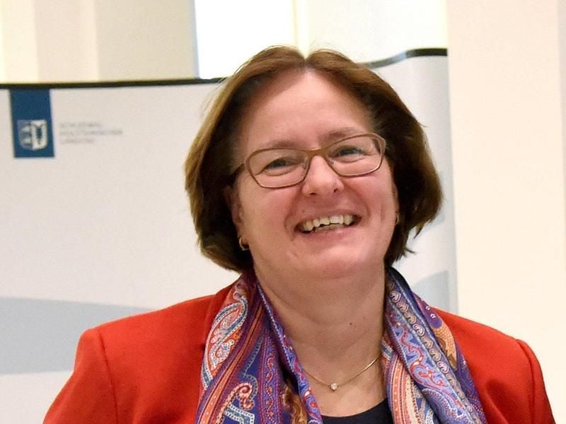 Die neue Landesvorsitzende des Weißen Rings Manuela Söller-Winkler lacht. Foto: Carsten Rehder/Archiv