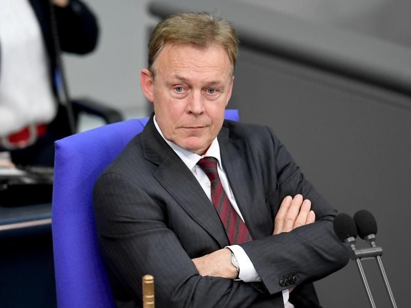 Thomas Oppermann sitzt auch dem Ethikkomitee des Deutschen Fußball-Bundes vor. Foto: Britta Pedersen/zb/dpa