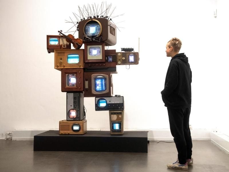 Die Videoskulptur "Hommage à Einstein" von Nam June Paik in Goslar. Foto: Swen Pförtner