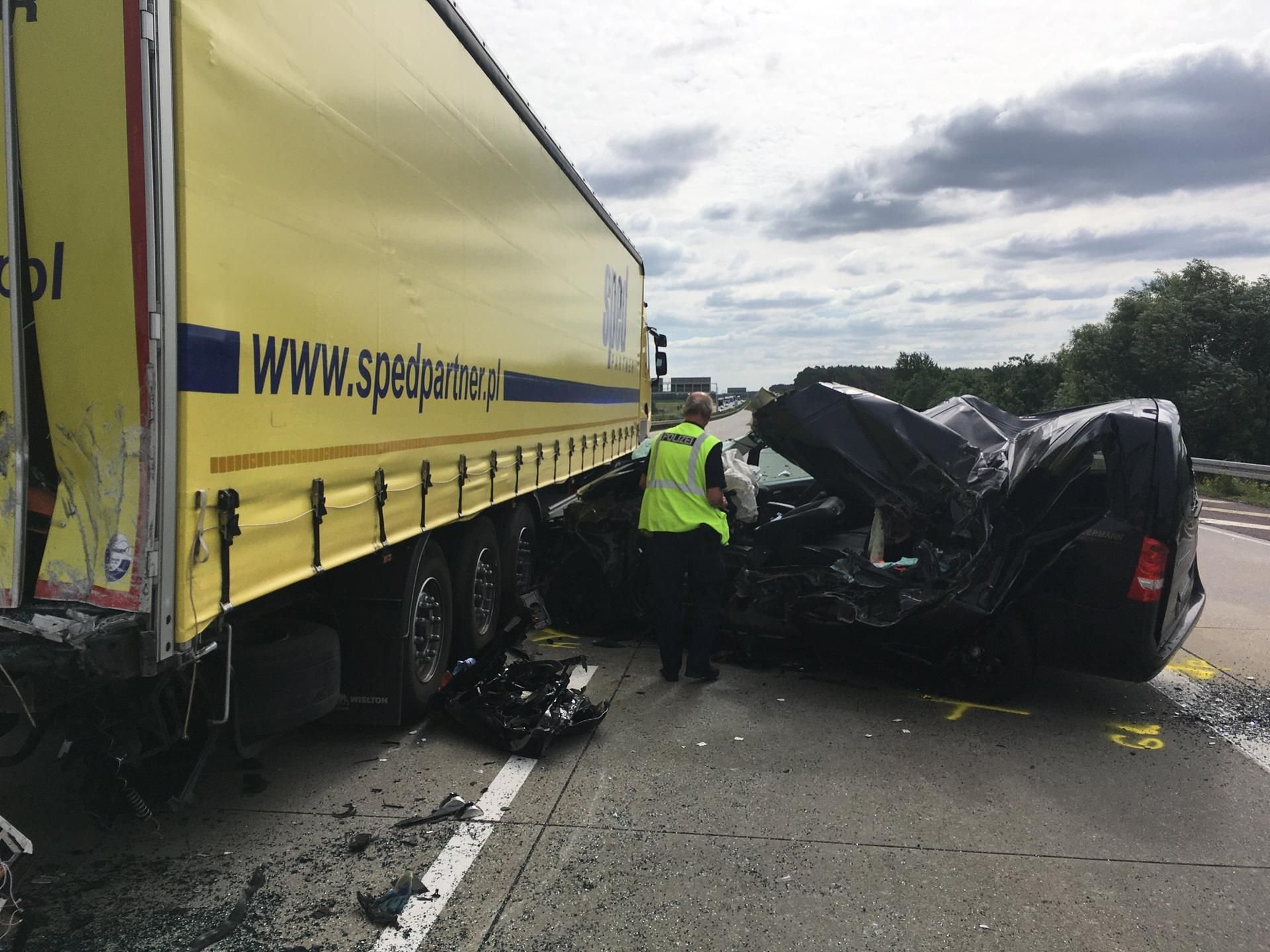 Auf der Autobahn 2 bei Ziesar ist am Dienstag ein Mensch bei einem Unfall ums Leben gekommen.