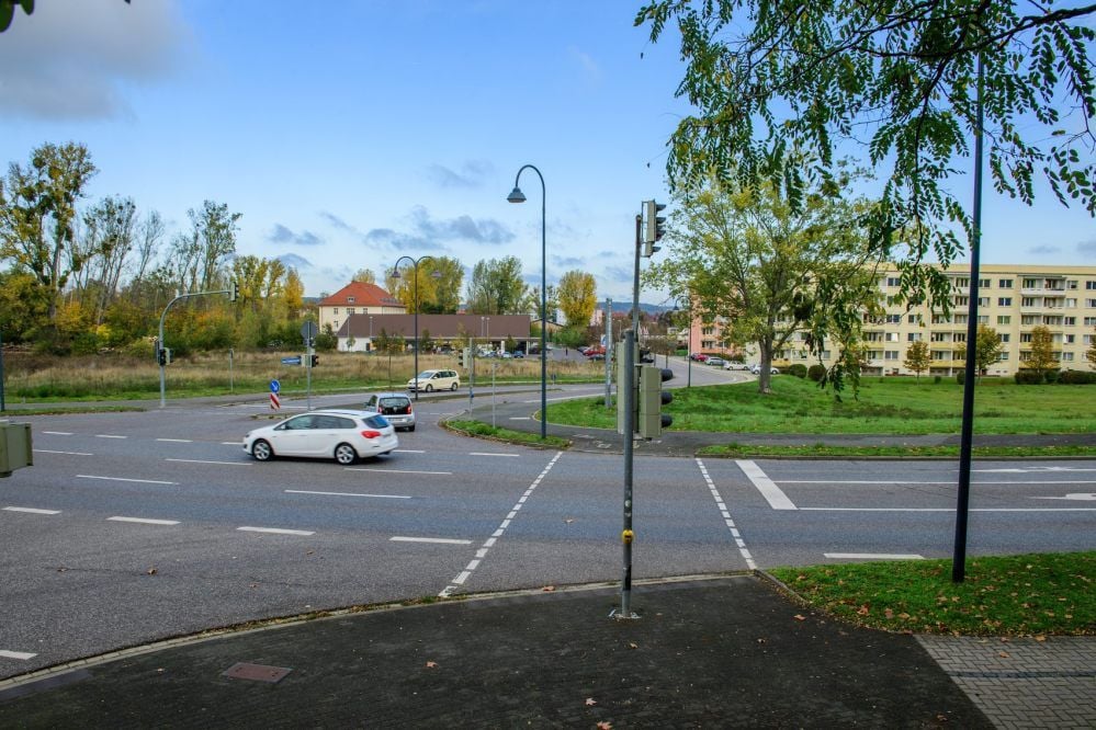 Die Freifläche in der Weißenfelser Straße, Ecke Hoeltz-Straße (links im Bild) in Naumburg wird in den kommenden Monaten bebaut.