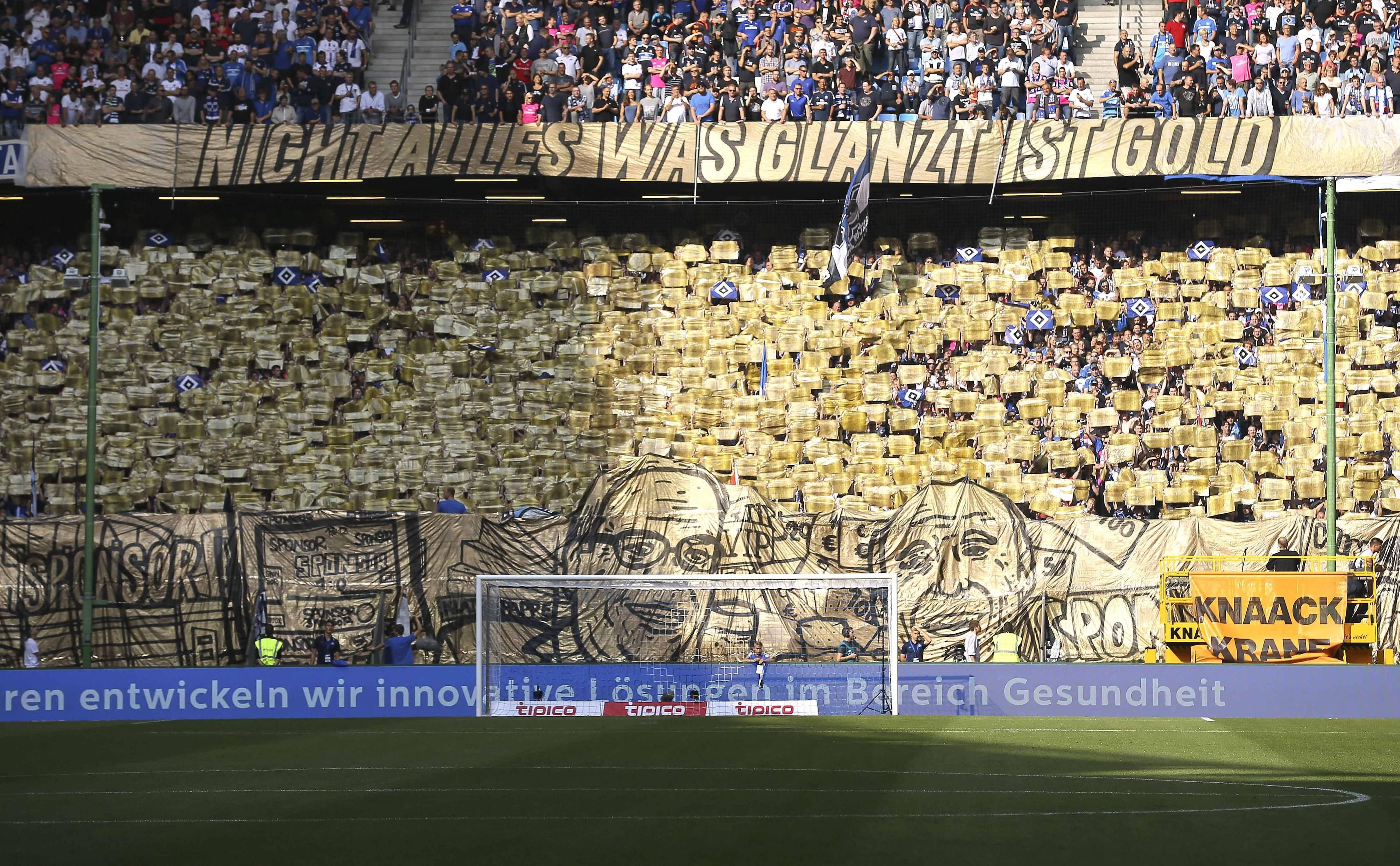 Die HSV kritisieren den zunehmenden Einfluss von Geldgebern im Fußball. Gemeint ist aber nicht nur der Gegner und Dietrich Mateschitz sondern auch der eigene Club inklusive Gönner Klaus-Michael Kühne.