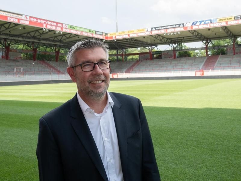 Neuer Arbeitsplatz: Union Berlins neuer Trainer Urs Fischer im Stadion an der Alten Försterei. Foto: Paul Zinken