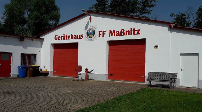 Ein Schmuckstück ist das Gerätehaus in Maßnitz, aber für das neu bestellte Fahrzeug ist die Garage zu klein. Es passt nicht rein.