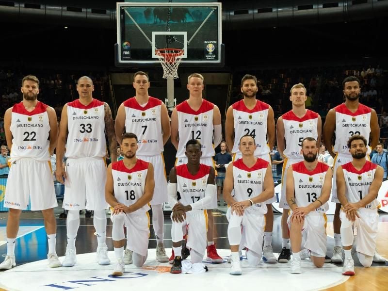 Die deutsche Basketball-Nationalmannschaft will gegen Serbien den sechsten Sieg im sechsten Spiel holen. Foto: Swen Pförtner