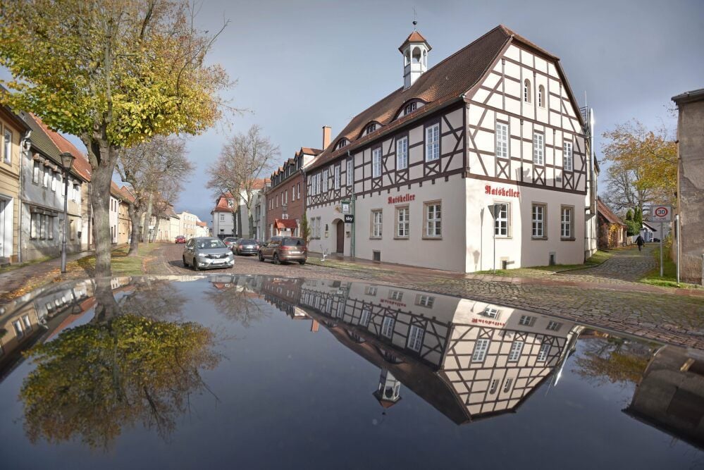 Im alten Rathaus von Brehna ist die Ausstellung aufgebaut. Zu sehen ist sie wieder, wenn der Ratskeller öffnet.