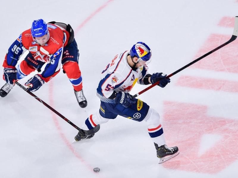 Mit Adler Mannheim und EHC Red Bull München spielen die beiden Topteams der Vorrunde um die Meisterschaft. Foto: Uwe Anspach/dpa