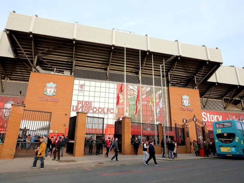 Die Ausbauarbeiten des Stadions an der Anfield Road mussten wegen der Coronavirus-Pandemie verschoben werden. Foto: Peter Byrne/PA Wire/dpa