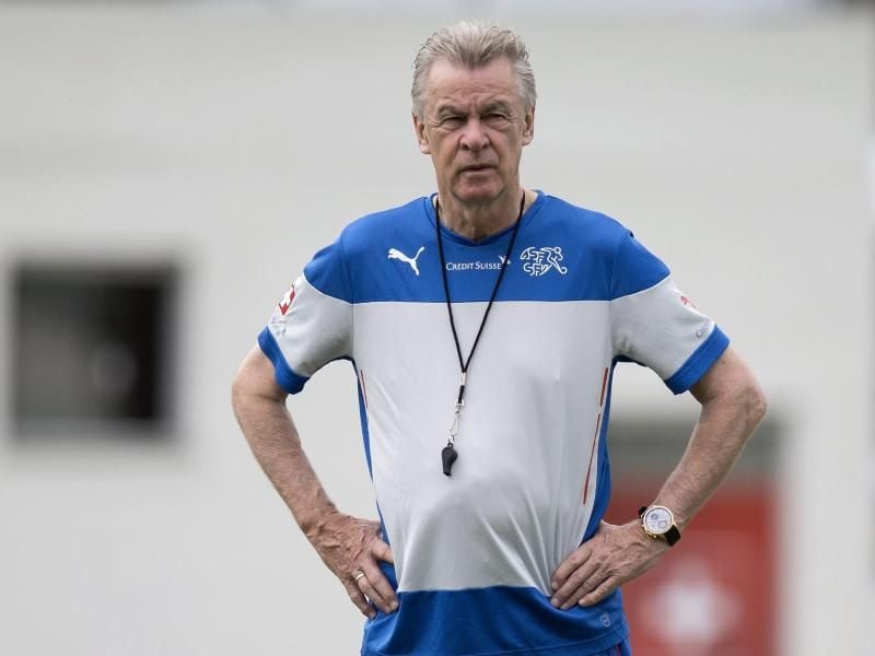 Der Ex-Nati-Coach Ottmar Hitzfeld fordert Konzentration auf Fußball. Foto: Peter Klaunzer/KEYSTONE