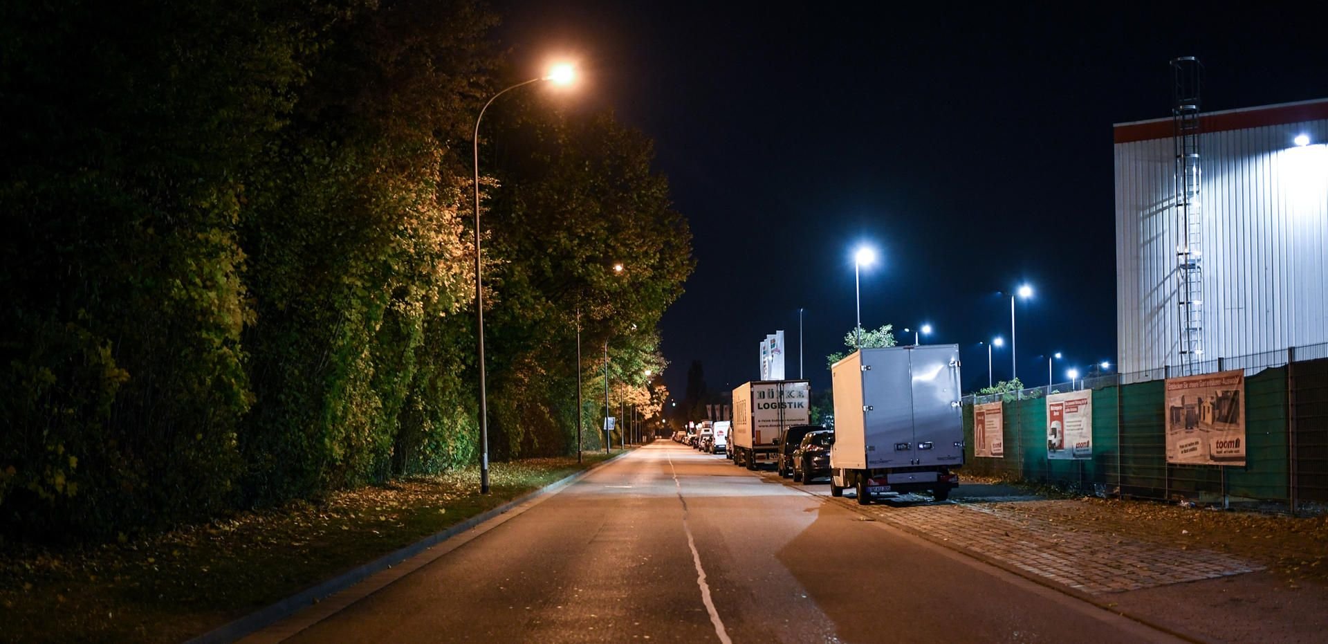 In dem Waldstück an einer Straße im Industriegebiet Nord hinter einem Diskothekenareal kam es zu der abscheulichen Tat.
